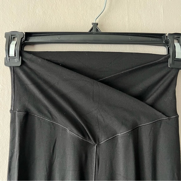 Aerie Offline Black Crossover Flare Leggings Size Small - Picture 2 of 5